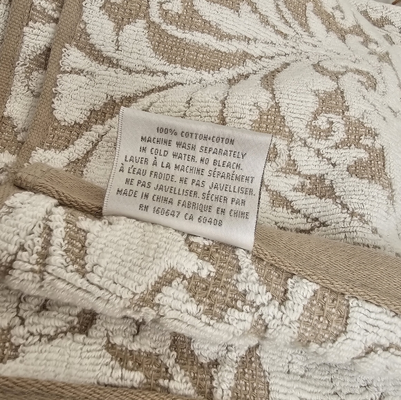 Alfred Sung 4 Piece Decorative Towel set - Picture 7 of 12